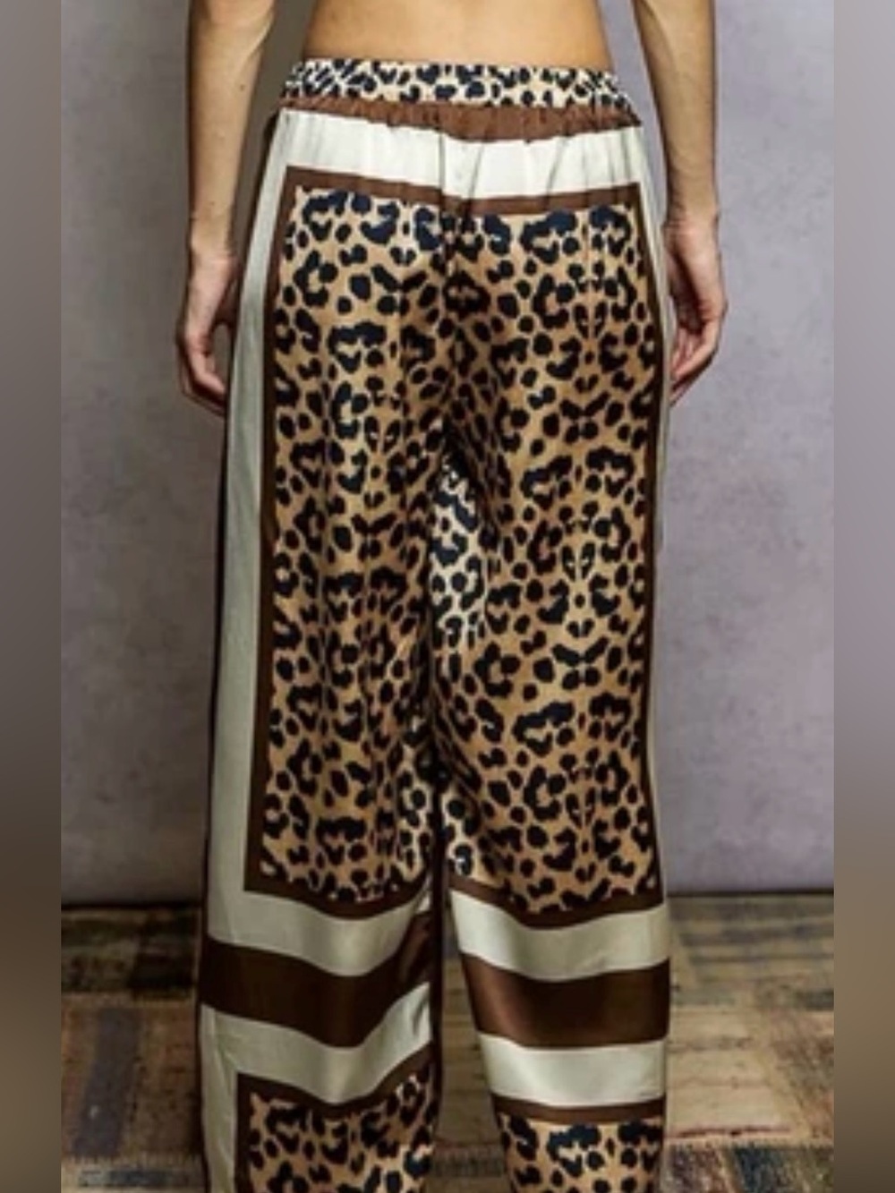 POL Leopard Printed Woven Wide Leg Drawstring Pants Size Large Satin finish - Picture 2 of 3